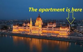Chain Bridge Apartment